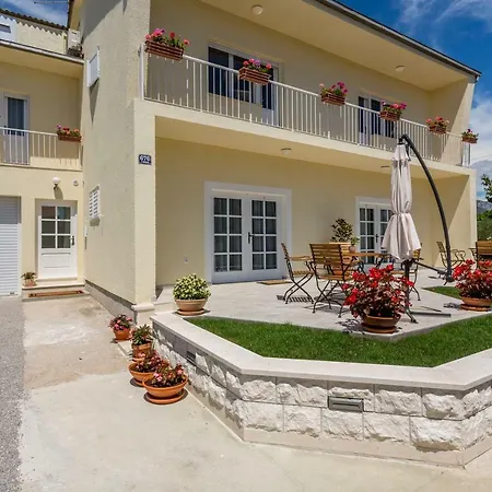 Mise Luxury Kastela