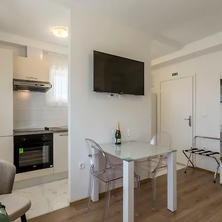 Mise Luxury * Kastela